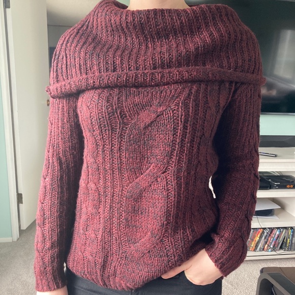 Burgundy knit sweater - Picture 1 of 3